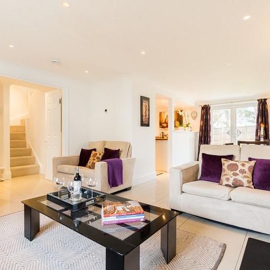 4 bedroom detached house to rent - Photo 1