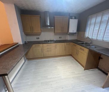 2 bedroom end of terrace house to rent - Photo 2