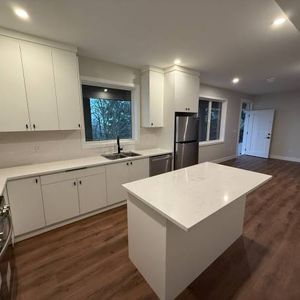 Spacious 2 Bedroom Unit with a View! - Photo 2