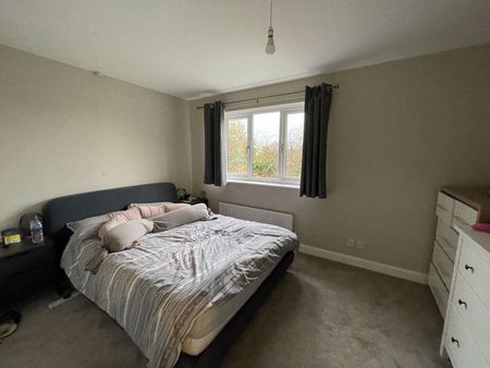 4 bedroom detached house to rent - Photo 3