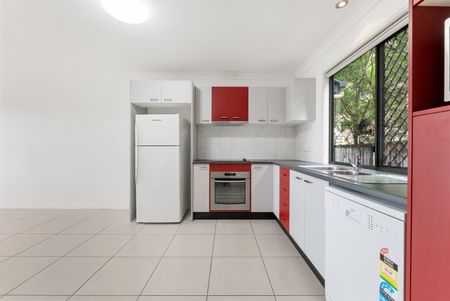 3/11 Griffith Street, Everton Park QLD 4053 - Townhouse For Rent | Domain - Photo 5