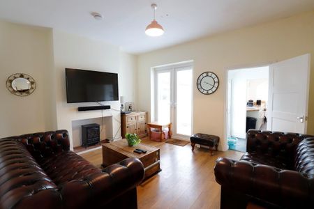 4 bedroom terraced house to rent - Photo 3