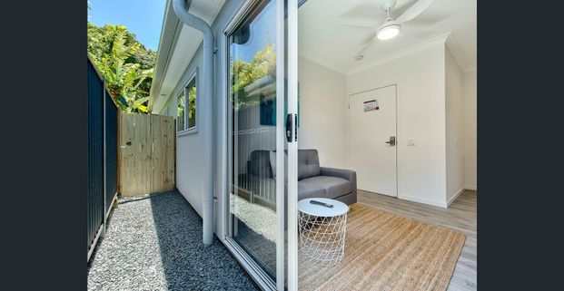 BRAND NEW FULLY FURNISHED, DESIGNER STUDIO APARTMENT – BILLS INCLUDED! - Photo 1