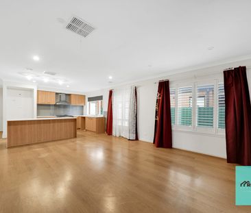 Luxury, Space & Energy Savings – Stunning 5BR Home in Tarneit - Photo 2