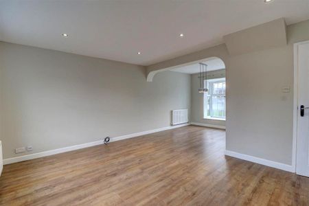 3 bedroom detached house to rent - Photo 2