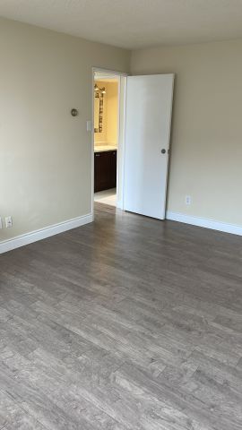 For Lease - 3700 Kaneff Crescent Unit# 1003, Mississauga, Ontario - Photo 4