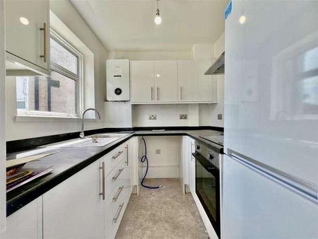 Elmcroft Close, Feltham, TW14 - Photo 2