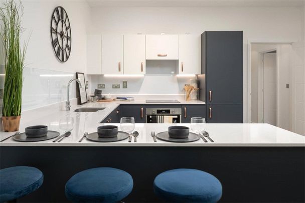 Walton Court, Station Avenue, Walton-On-Thames, KT12 - Photo 1