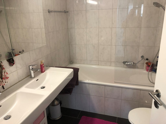 Moderne und grosszügige Wohnung im Grünen wartet auf Sie! - Photo 1