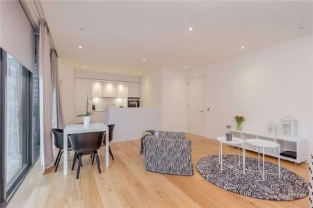 A truly stunning furnished modern one bedroom ground floor garden flat in the popular Simpson Loan development. - Photo 2
