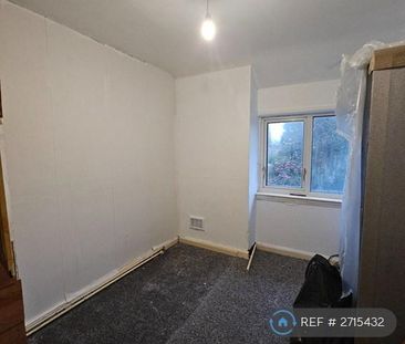 4 bedroom semi-detached house to rent - Photo 6