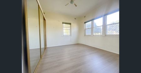 Family Home with four bedrooms in Largs Bay - Photo 2