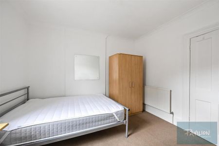 3 bedroom apartment to rent - Photo 4