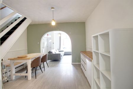 2 Bedroom - Photo 3