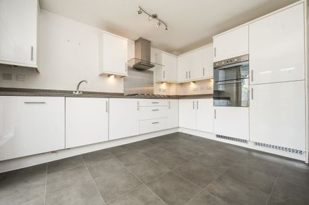 4 bedroom house to rent Prestbury Close, Cheltenham, GL52 - Photo 4