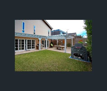 Stunning Low Maintenance Family Home - Photo 5