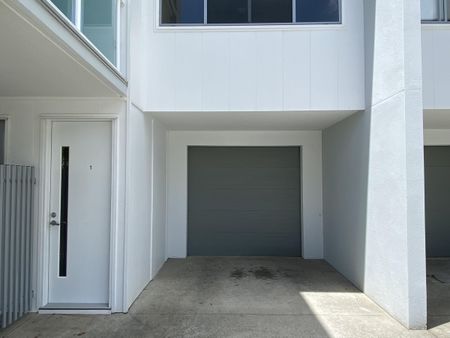 Modern 1-Bedroom Apartment with Single Garage in Sippy Downs | $440 Including Utilities - Photo 2