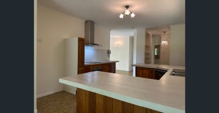 Tropical home with undercover pool and deck, Kuranda - Photo 4