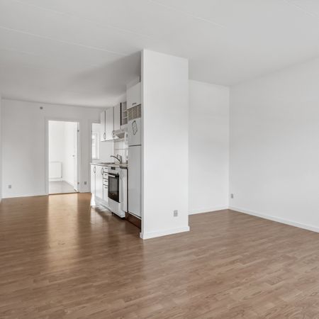 Velplaceret og delevenlig bolig med altan - Photo 3