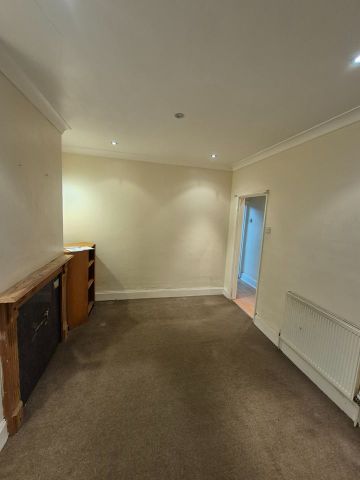 2 Bed Terraced House, Willet Palace, CR7 - Photo 3