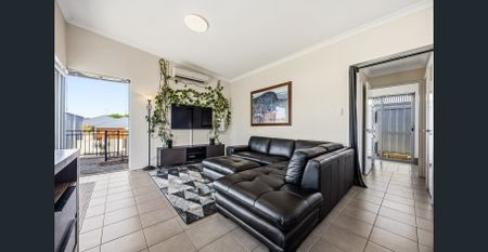 MOVE IN READY - FULLY FURNISHED AND EQUIPPED - Photo 2
