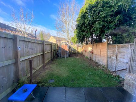 £1,275 PCM, Two Bedroom House with Off-Road Parking and Enclosed Garden in Waterhouse Drive, Grangetown, Cardiff, CF11 8AY - Photo 3