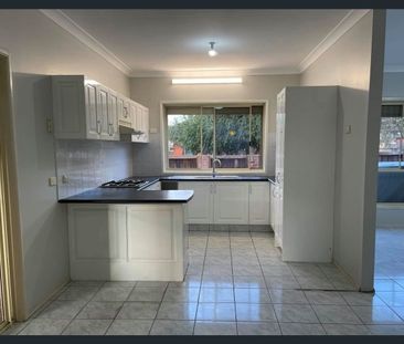 Modern 4 Bedroom Townhouse - Photo 4