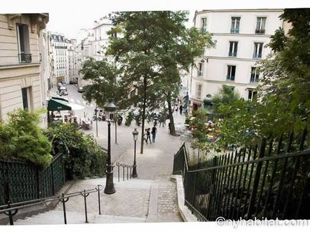Logement à Paris, Location meublée - Photo 2