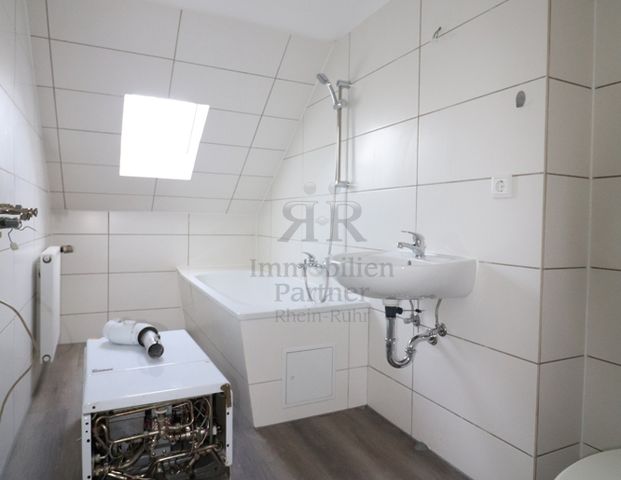 Ausgefallenes 1-Zimmer-Apartment im Dachgeschoss eines Mehrfamilienhauses! - Photo 1