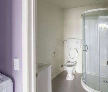 Spacious studio unit! - Photo 3