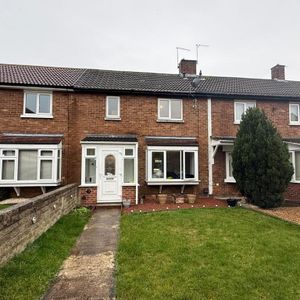 2 bedroom terraced house to rent - Photo 2
