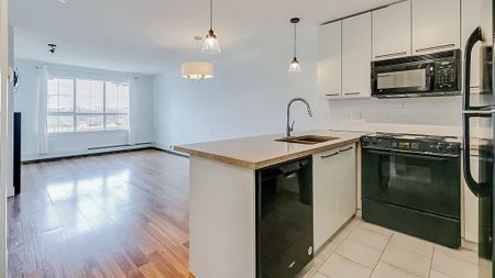 Top Floor Corner Unit | 1 Bed + 1 Bath | Private Balcony | Underground Parking. - Photo 2