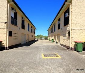 Urban Oasis in Railway Estate - Photo 2