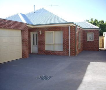 Low maintenance home in a great location - Photo 2