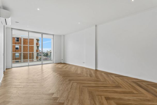 Inner-City Living at it's best - Photo 1