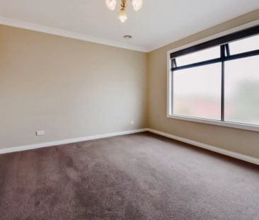 3 Bed, 1 Bath - Photo 4