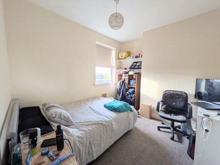 4 Bed Terraced House, Park Road, NG7 - Photo 3