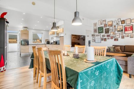 Skønt og rummeligt rækkehus med lukket have - Photo 4