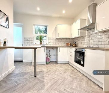 3 bedroom semi-detached house to rent - Photo 6