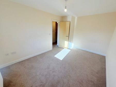 Chaucer Court, East Reach, Taunton - Photo 2