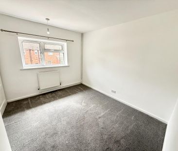 3 bedroom end of terrace house to rent - Photo 3