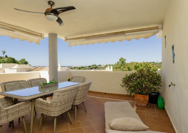 Stylish 3 bedroom flat with sea views in Elviria Marbella