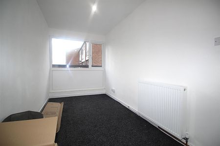 2 Bedroom Maisonette To Let - Photo 2