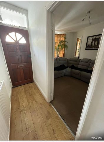 3 Bed Terraced House, Holbrook Road, E15 - Photo 5