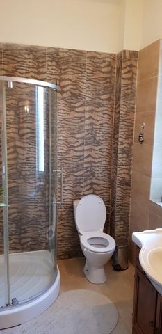 CENTRAL -Bulevard -apartament 2 camere renovat ,mobilat util - Photo 2