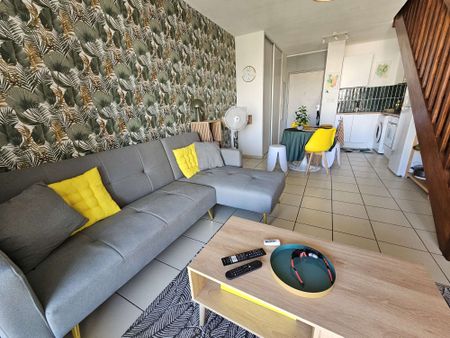 Location Appartement 3 pièces 53m² LA BRETAGNE 97490 - Photo 2