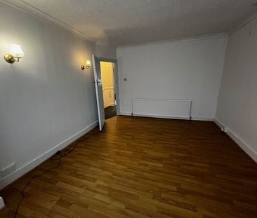 3 Bed Semi-Detached House, Cavendish Gardens, IG11 - Photo 5