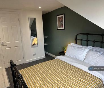 1 bedroom in a house share to rent - Photo 3