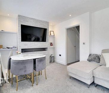 2 bedroom end of terrace house to rent - Photo 2