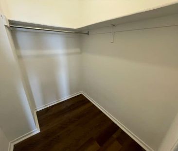 370 Ridelle Ave. — 3 Bedroom - Photo 4